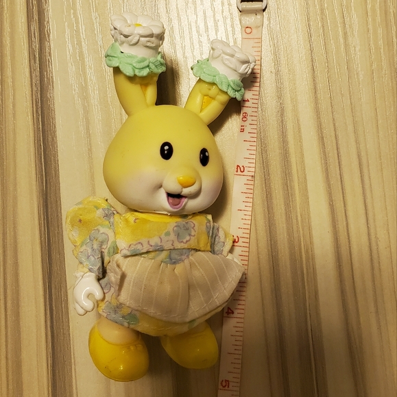 Vintage Tomy/Kidsview Tea Bunnies Yellow Bunny Figurine Sunny Bunny Bay Inn - Picture 5 of 5